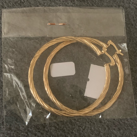 Jewelry - Picture 3 of 3